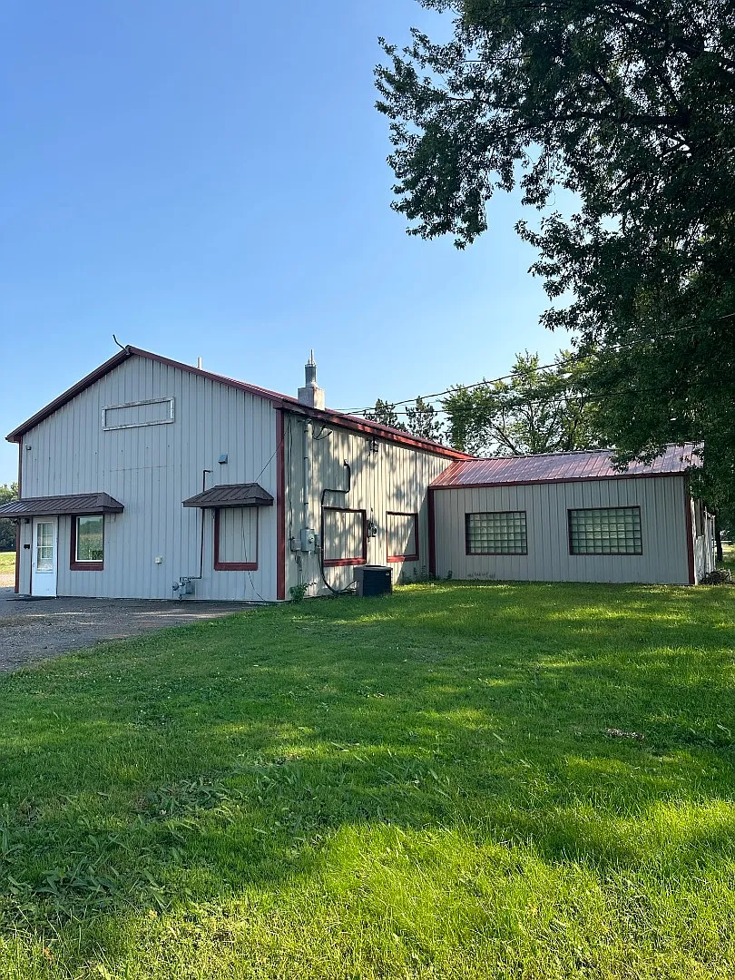 Unit Photo - 605 N Pacific St