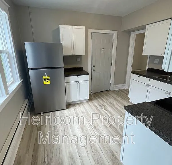 611 E 6th St #2 — Photo 7