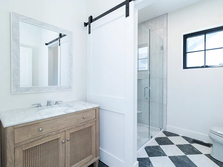 650 Main St #3 — Photo 37