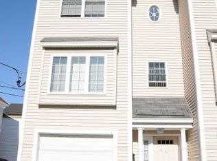 5 Meadowcroft St, Lowell, MA 01852