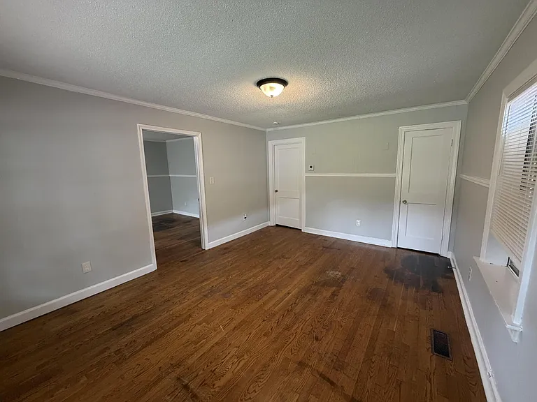 1746 Eldridge Ave — Photo 15