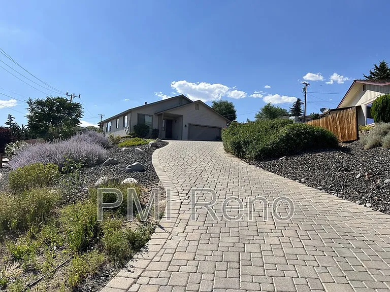 3025 Comstock Dr — Photo 3