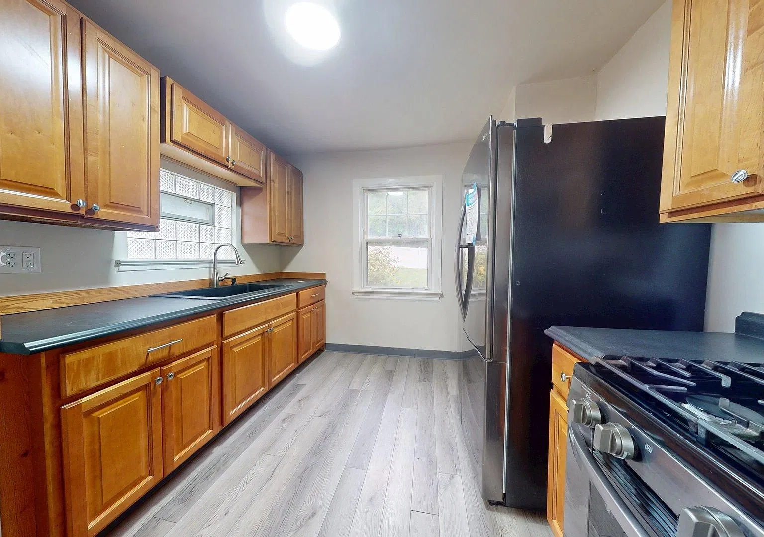 Fall Move In Special - Garfield Heights - 3 Bedrooms - Single Family Home — Photo 2