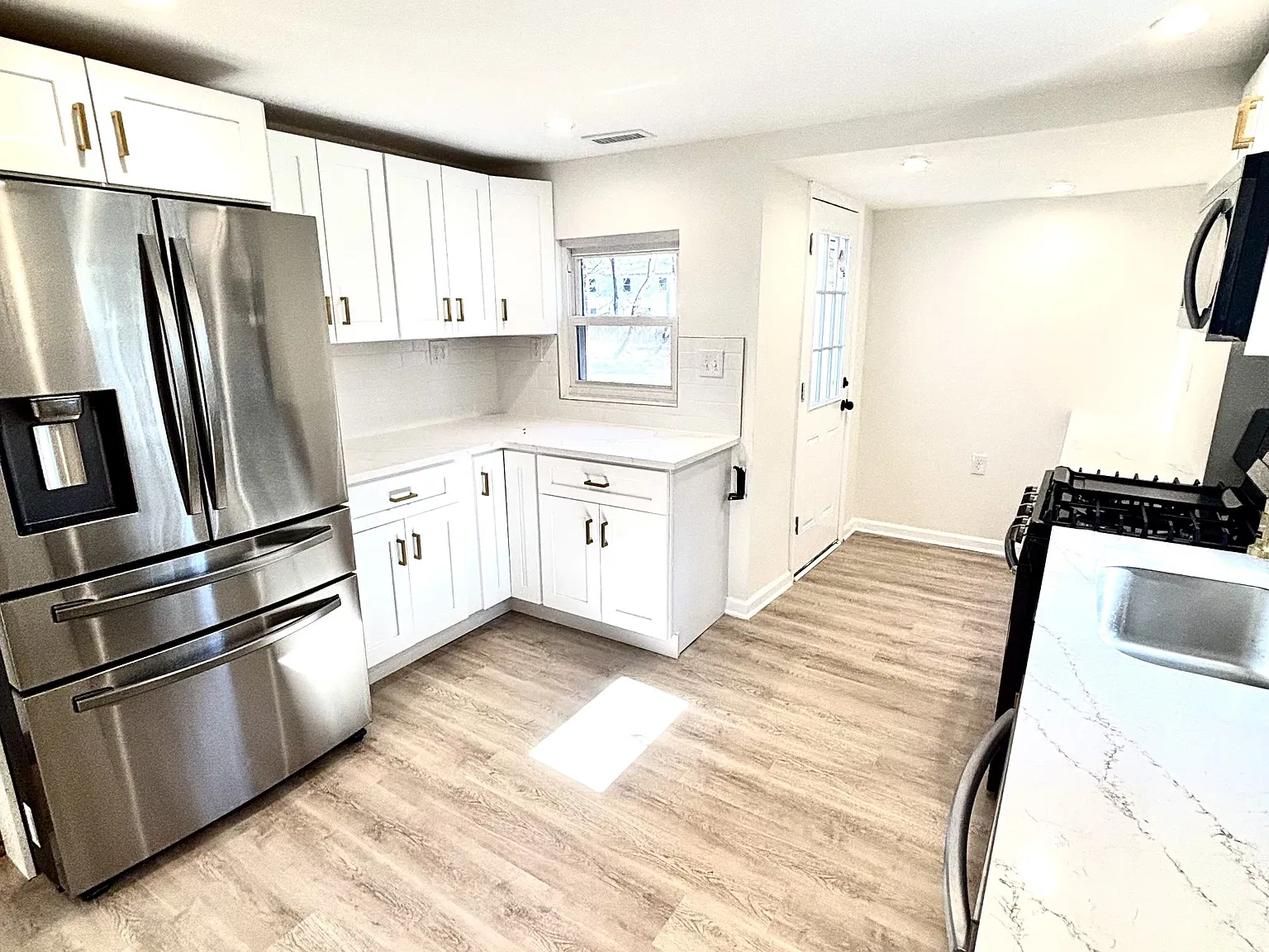 4 bed, 1840 sqft, $3,475 — Photo 4