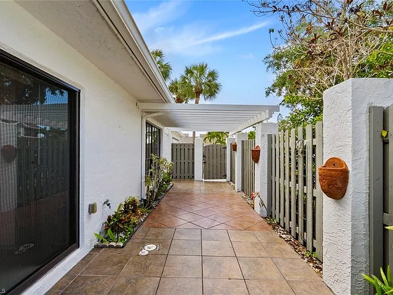 879 Meadowland Dr #C — Photo 6