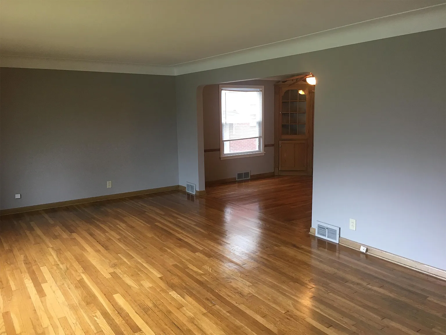 2381 warrensville - up — Photo 2