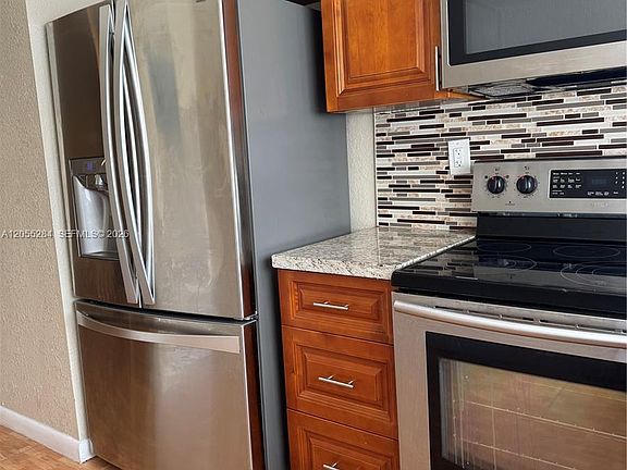 5th image of 4046 NW 19th St #206