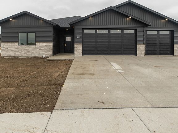 2nd image of 200 Paradise Dr
