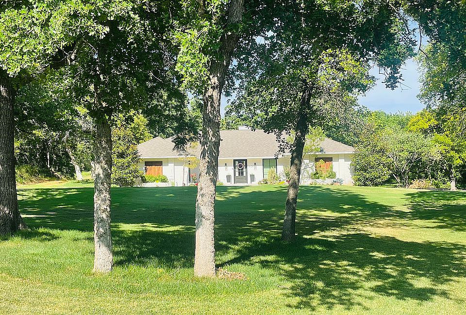 1st image of 1606 Deason Dr
