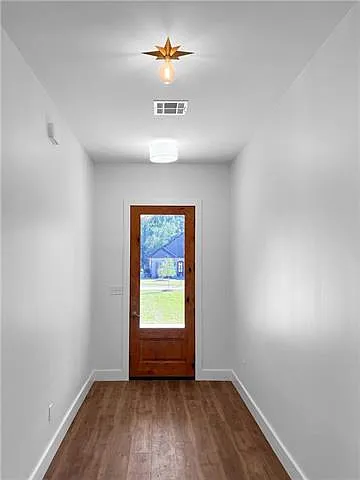 3 bed, 2.0 bath, 2000 sqft, $2,400 — Photo 4