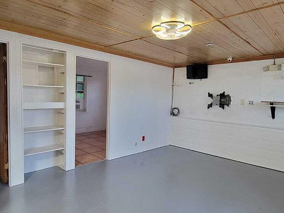 4th image of 1078 Peak Road