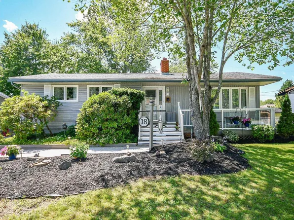 18 Beaumont Dr, Lower Sackville, NS B4C 1V6