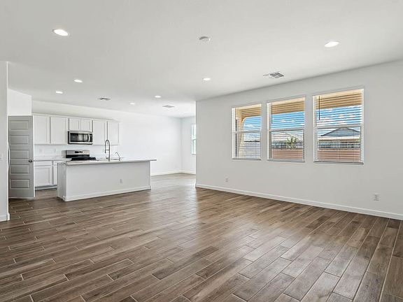 5th image of 2640 W Stanton Avenue