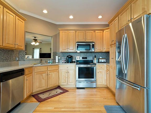 3rd image of 9648 Homewood Cir