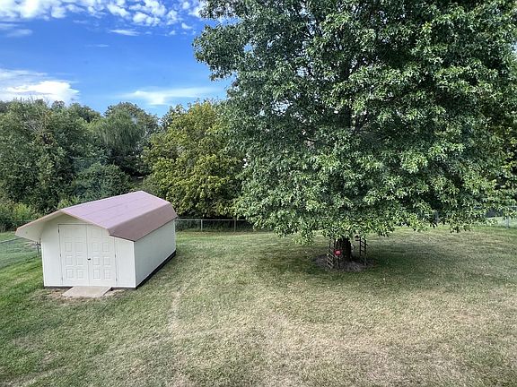 5th image of 112 Brookwood Dr