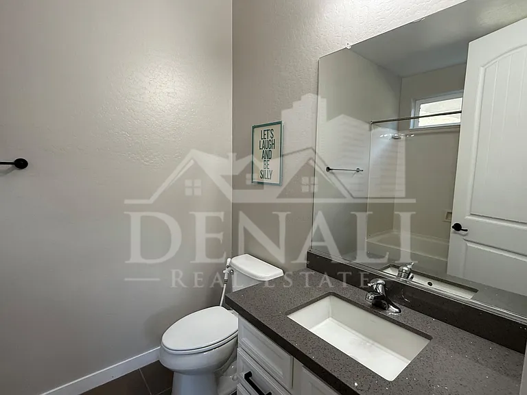 1729 W Myrna Ln — Photo 42