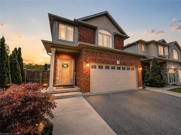3 Hitching Post Rdg, Hamilton, ON L0R 1C0