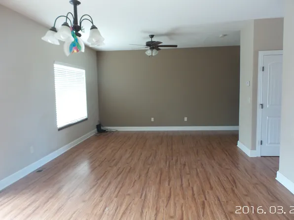 1031 Dakota Ln, Junction City, KS 66441