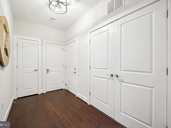 3rd image of 2903 Bleeker St #5-105