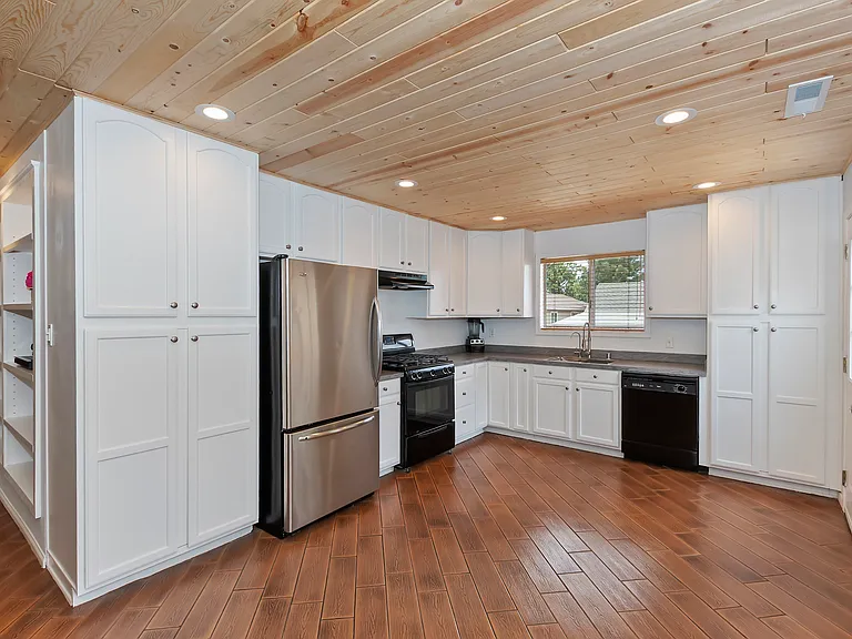 344 Montclair Dr — Photo 6
