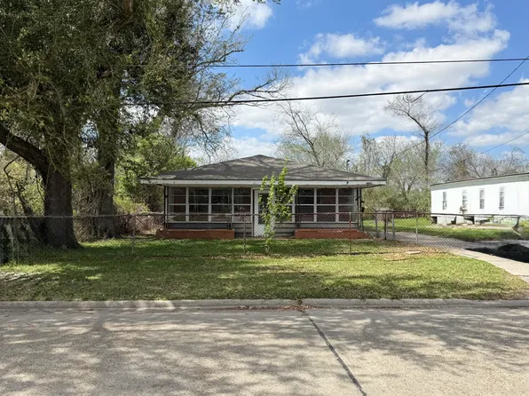 1109 Carroll St, Westlake, LA 70669