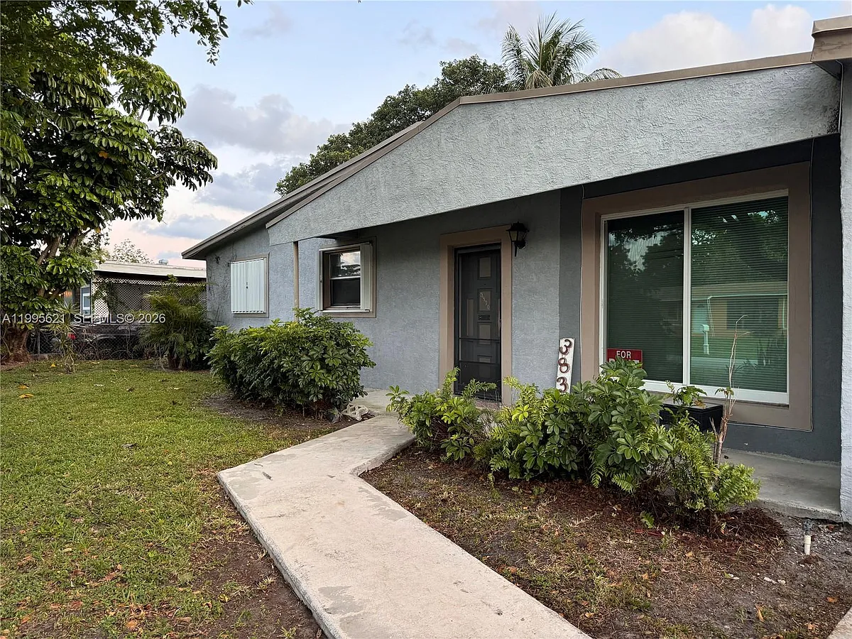 Building Photo - 3830 SW 31st St