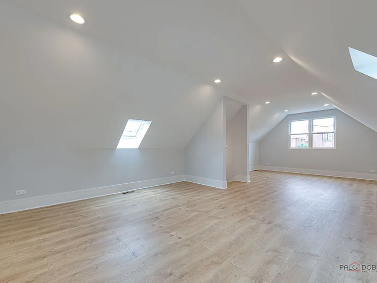 1746 N California Ave #2 — Photo 15