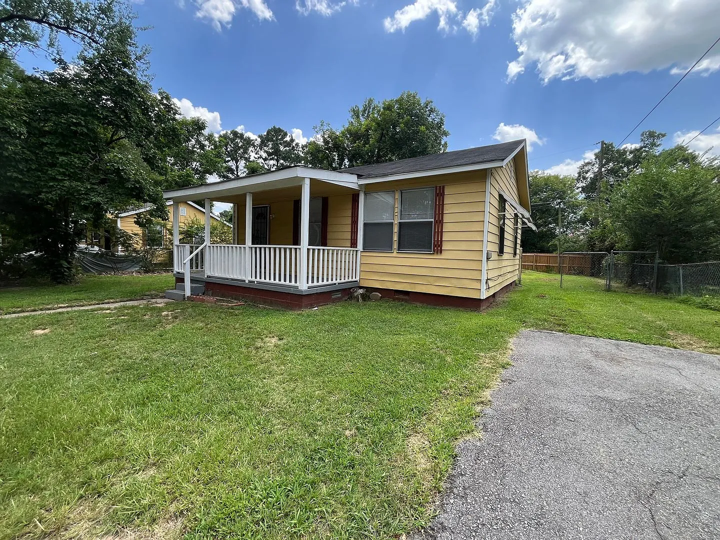 2 Bedroom 1 bathroom -Central air and Heat — Photo 3
