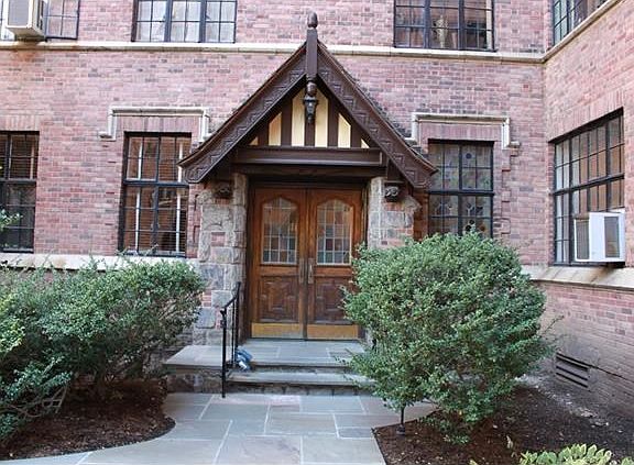 292 Main Street Entrance