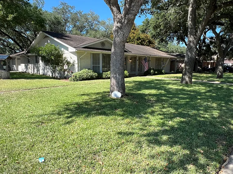 1325 Jefferson St — Photo 3