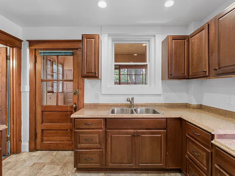 127 S Pearl St — Photo 19