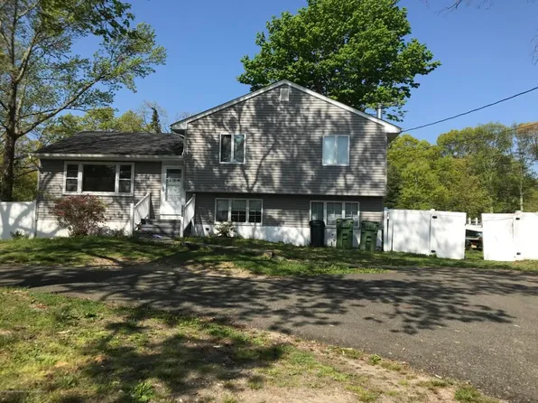 194 Whalepond Rd, Eatontown, NJ 07724