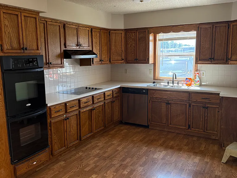 1832 S Glenn Ave — Photo 16