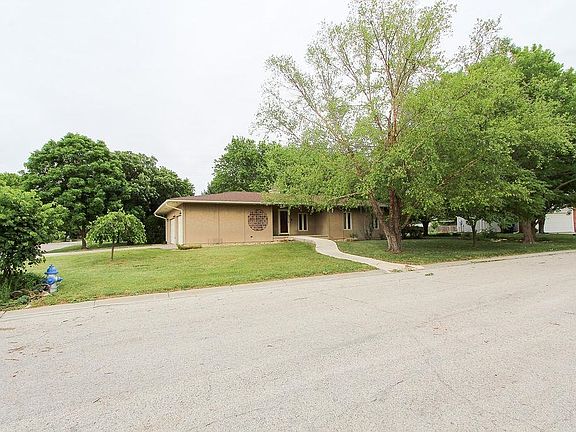 2nd image of 2808 Acacia Ave