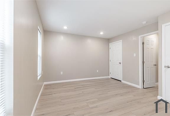 5th image of 4709 Penn St #A1