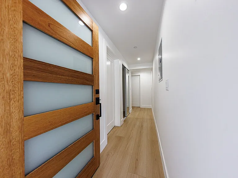 1330 S. Longwood Ave. — Photo 36
