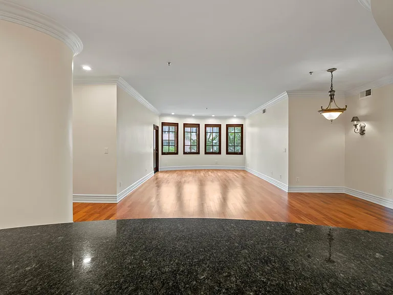 10364 Almayo Ave #201 — Photo 17