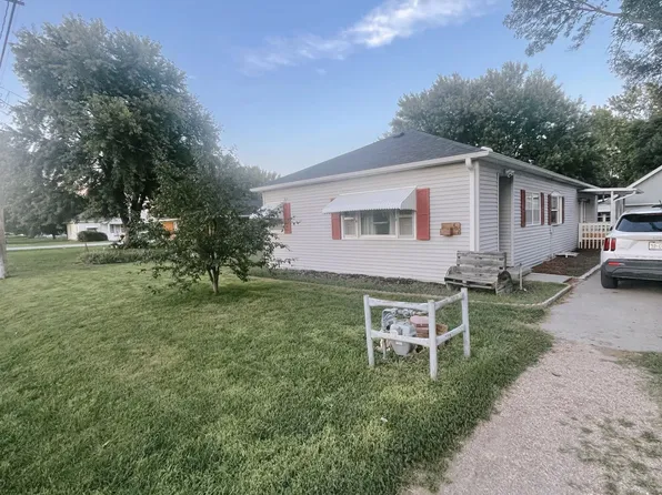 402 2nd Ave, Axtell, NE 68924