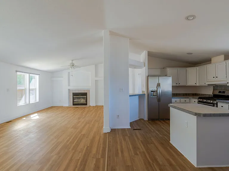 25120 Charina Ln — Photo 4