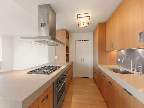 450 West 17th Street image 5 of 18