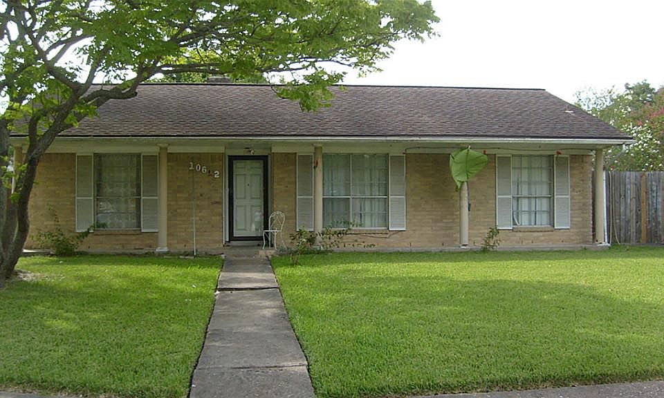 1st image of 10602 Huntington Wood Dr