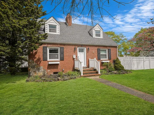 217 N Cedar Street, Massapequa, NY 11758