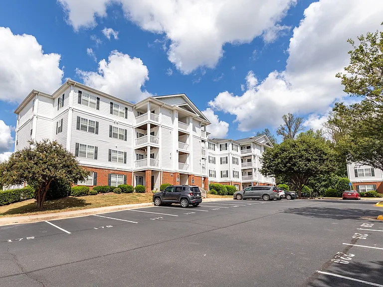 SomerHill Farms Apartments — Photo 23