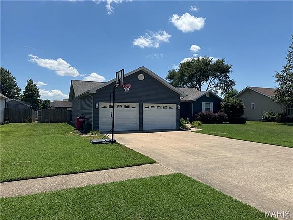 2nd image of 921 Bucklin Cir