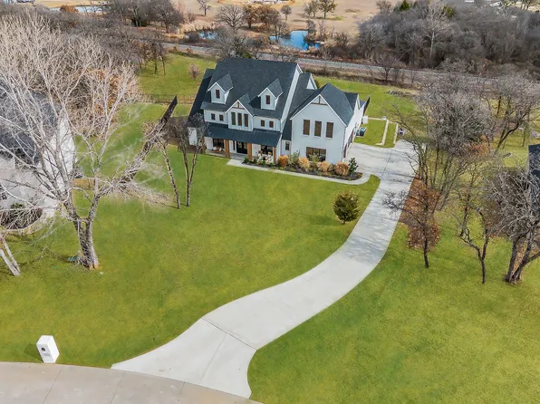 520 Bonnards Peak Rd, Burleson, TX 76028