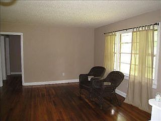 2nd image of 526 Hilda St