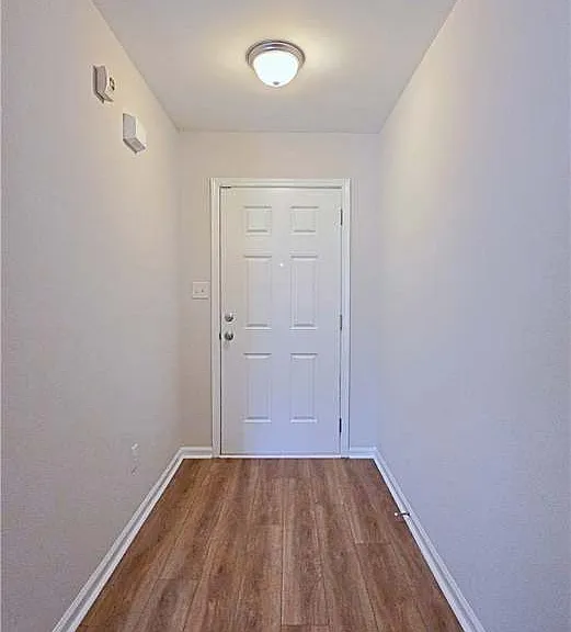 204 Feathers Ln — Photo 4