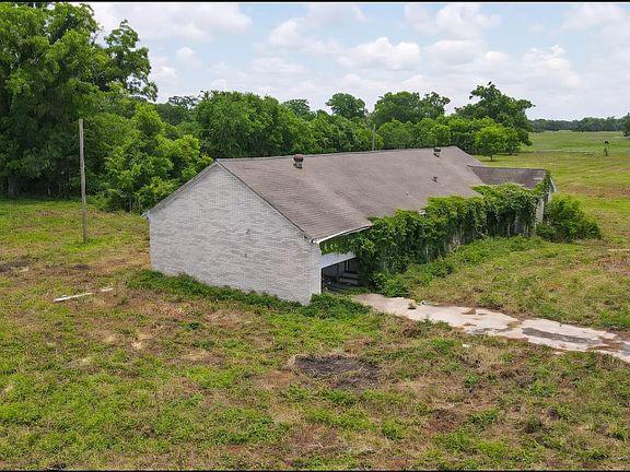 4th image of 5865 Fm 524 Rd