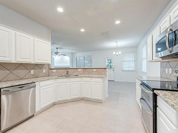 5th image of 4020 Oakwood Dr