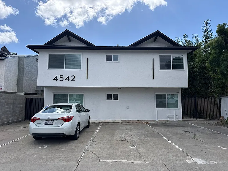 4542 Felton Ave — Photo 9